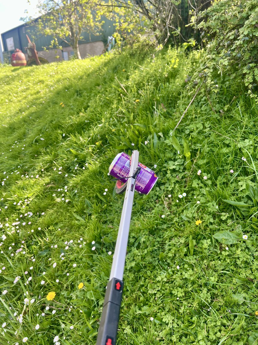 MePlasticSea's tweet photo. Well the weather finally made its mind up on sunshine, so I finally managed to get outside!
One full bag collected around Northfields Industrial Estate and a few surrounding roads. Plenty of industry waste and takeaway food packaging. Oh and dog poo bags, of course! #litterpick https://t.co/cOc6FVCcFY