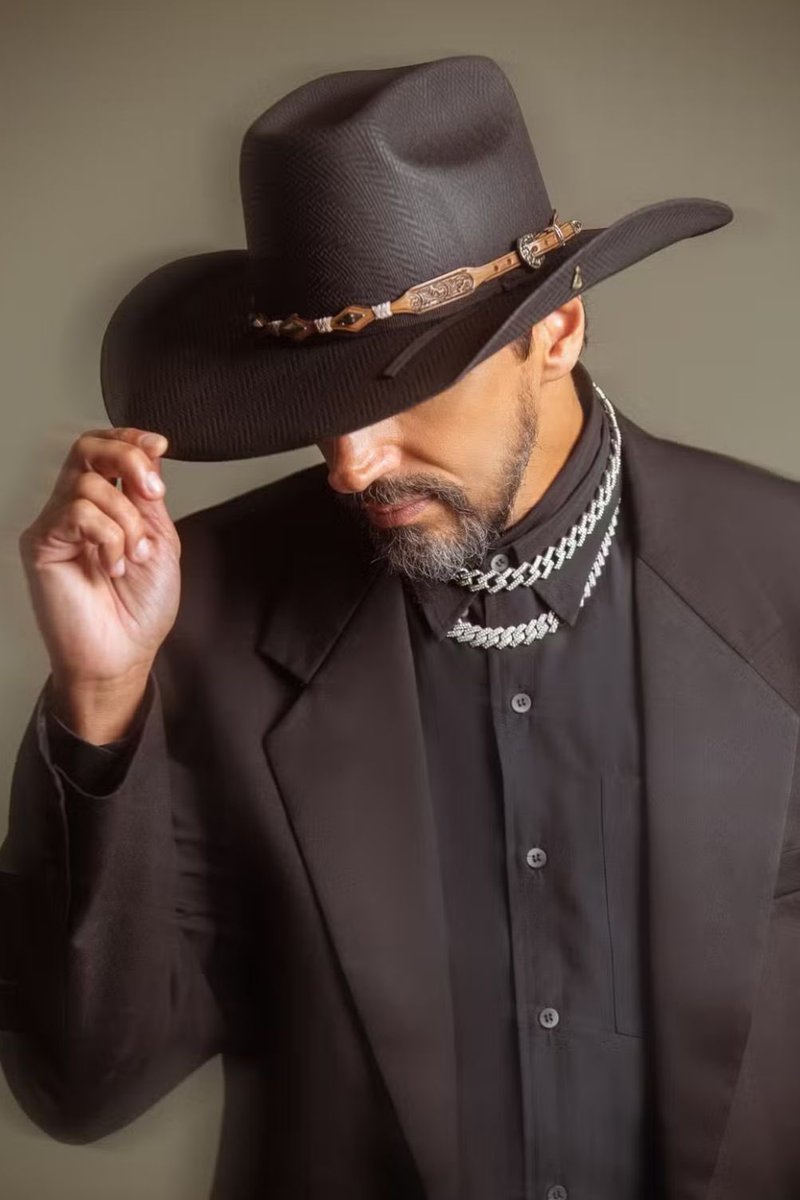 tuittadasarah's tweet photo. E essas fotos do cowboy pro jornal extra um divo 😌😌 https://t.co/2cp02m1oUb