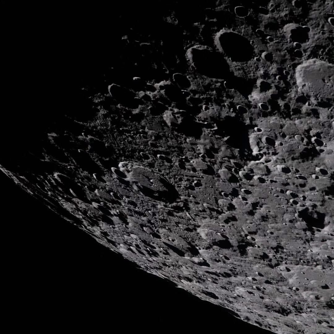 DanielParraV's tweet photo. Seremos esos abuelos que contarán a sus nietos que vieron regresar al ser humano a la Luna. El futuro es hoy. #Artemis https://t.co/4OpLhvP9AQ