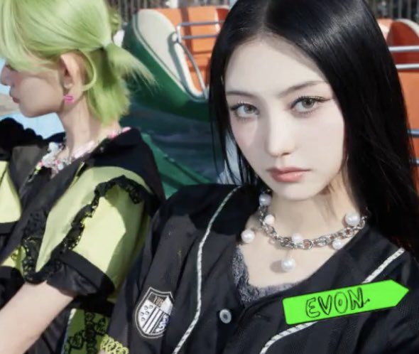 Mydeareest's tweet image. 삼백안 개잘보임 이본님 그냥 느끼자……

#UNCHILD #언차일드 #EVON #이본