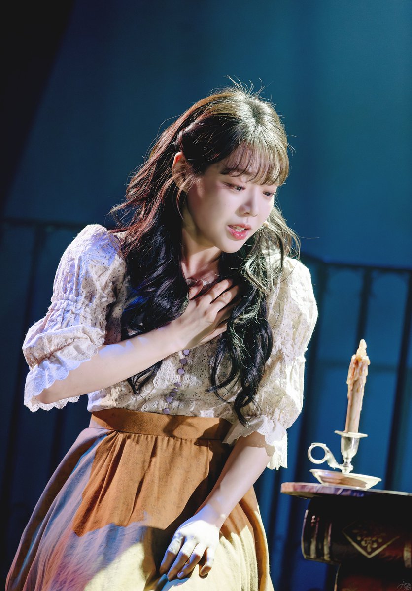 J__record's tweet photo. 260328 <너를 위한 글자> 스페셜커튼콜
'나와는 달랐던 너'
캐롤리나 | 조영화

단어들로 표현되지 않는 이 마음

#조영화 #너를위한글자 https://t.co/ogjdXjk0yx