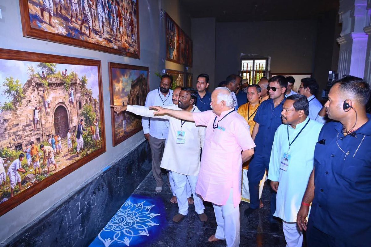 AnilDevidasPhad's tweet photo. राष्ट्रीय स्वयंसेवक संघ के संस्थापक डॉ. केशव बलिराम हेडगेवार जी के पूर्वजों के गांव कंदकुर्ति (तेलंगाना) में श्री केशव स्फूर्ति मंदिर का लोकार्पण पूजनीय सरसंघचालक डॉ. मोहन भागवत जी ने किया। https://t.co/PT4E3fBMNf