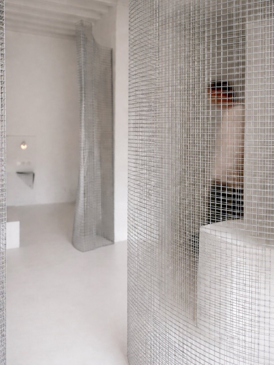 bodegablanch's tweet photo. Boundaries that don’t divide, shadows that shape the space, light moving slowly. Architecture becomes silence, and silence becomes experience // Límites que no separan, sombras que dibujan el espacio, luz que se mueve lentamente. La arquitectura se vuelve silencio #lanzarote https://t.co/LXONEss4BI
