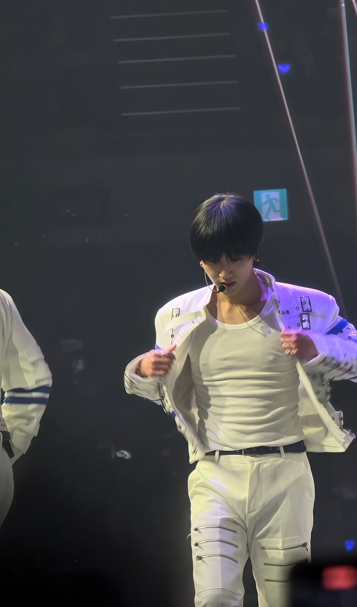 141319__'s tweet photo. yessex ♡〜٩( ˃▿˂ )۶〜♡
#yesung 
#藝聲
#예성
#ss10encore https://t.co/vEstqrc0N5