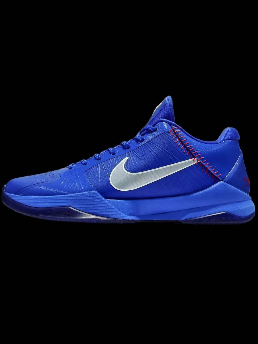 JustFreshKicks tweet media