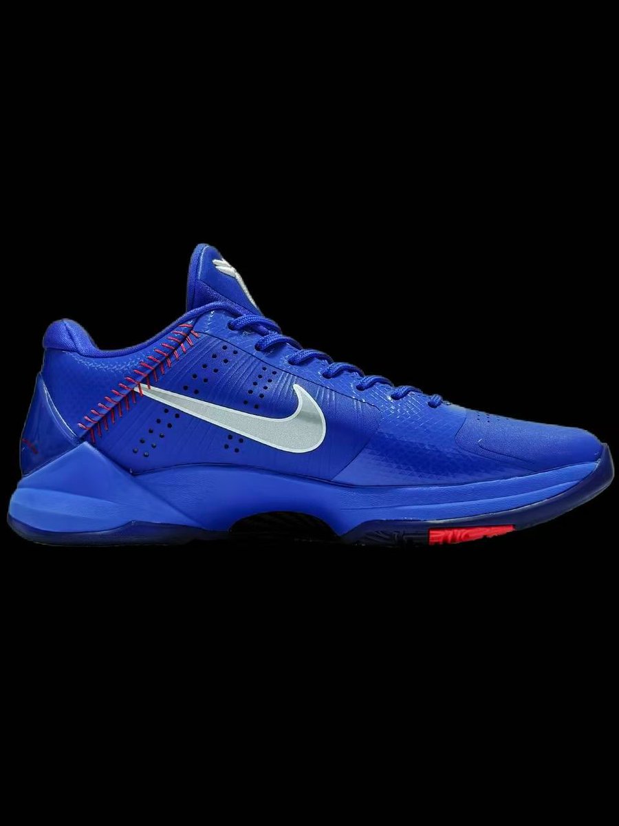 JustFreshKicks tweet media