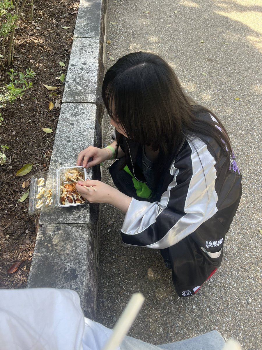 420_Nameless's tweet image. OOPARTSのキッチンカーでたこ焼き見つけたの🐙

あまりにも熱くて手で持てなかった結果がこれ、敗北の味