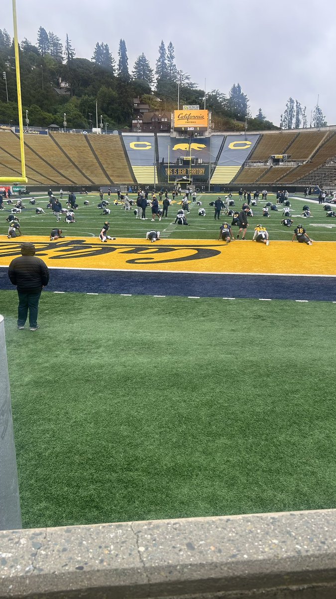 FelixAkah's tweet photo. Thankful for the hospitality and being able to spend my day with Cal
@CoachLup
@JordanSom_CAL
@CalFootball 
@CoachTTMP
@TMPMafia7v7 https://t.co/h822RyqCVt