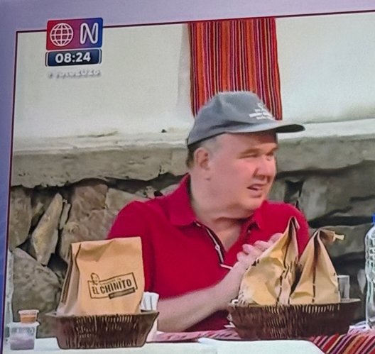 ####COMPRATIR#####
RLA lleva su desayuno "El Chinito"  del local de Av Angamos de Miraflores al cerro de San Juan porque dice : "NO QUIERO QUE SE ME MALOGRE EL DIA CON UNA INDEGESTIION "
Traducción:  𝐌𝐞 𝐜𝐚𝐞 𝐦𝐚𝐥 𝐥𝐚 𝐜𝐨𝐦𝐢𝐝𝐚 𝐝𝐞 𝐩𝐨𝐛𝐫𝐞𝐬