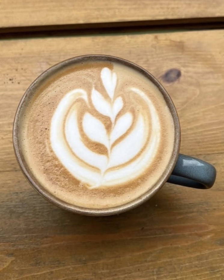 Forty_Hall's tweet image. If you’re around #FortyHall tomorrow (Monday 13th April), feel free to stop by the Hall &amp;amp; check out our pop-up #coffeeshop — #PipsPlace, a family run #smallbusiness known for #freshcoffee &amp;amp; good vibes! 
They will be at the front of the main house from 8am..They'd love to see you!