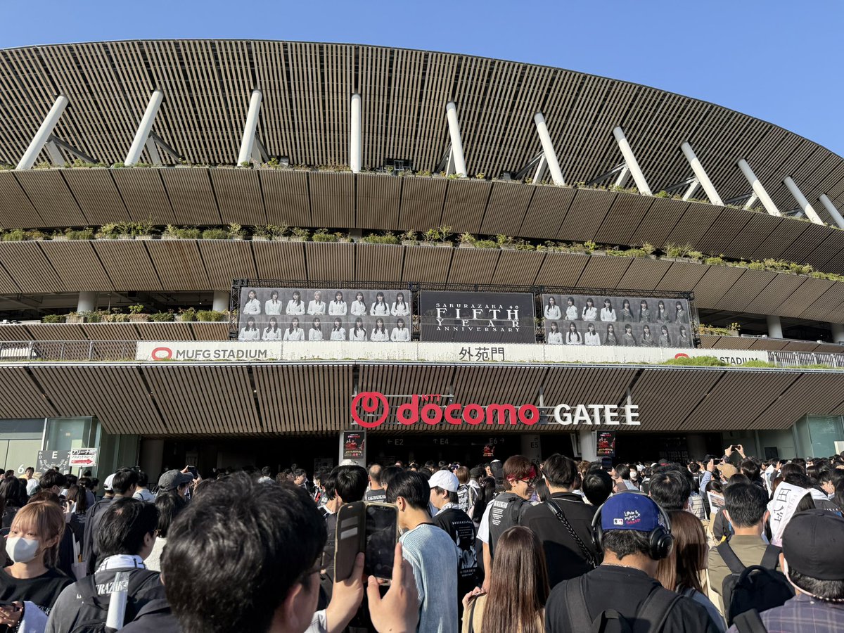 renaaaaaa000's tweet photo. ほんとに楽しい2日間だった〜😭
待ってた期間長かったのにあっという間に終わっちゃって悲しいなぁ
次のツアーとアニラ生きがいにして頑張って生きてこ^^
人生初の海外は櫻坂のアジアツアーに捧げようかな！！
 #櫻坂5thアニラ_国立競技場_DAY2 https://t.co/3jMIyg0wdp