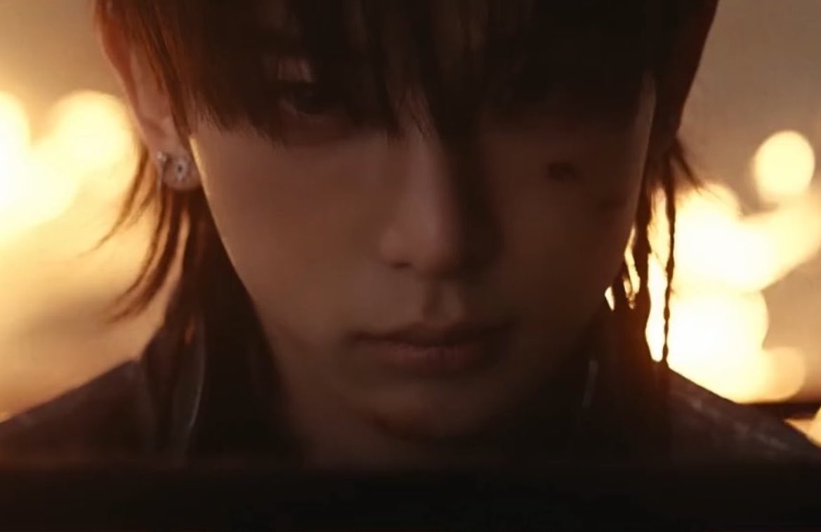 マル² tweet media