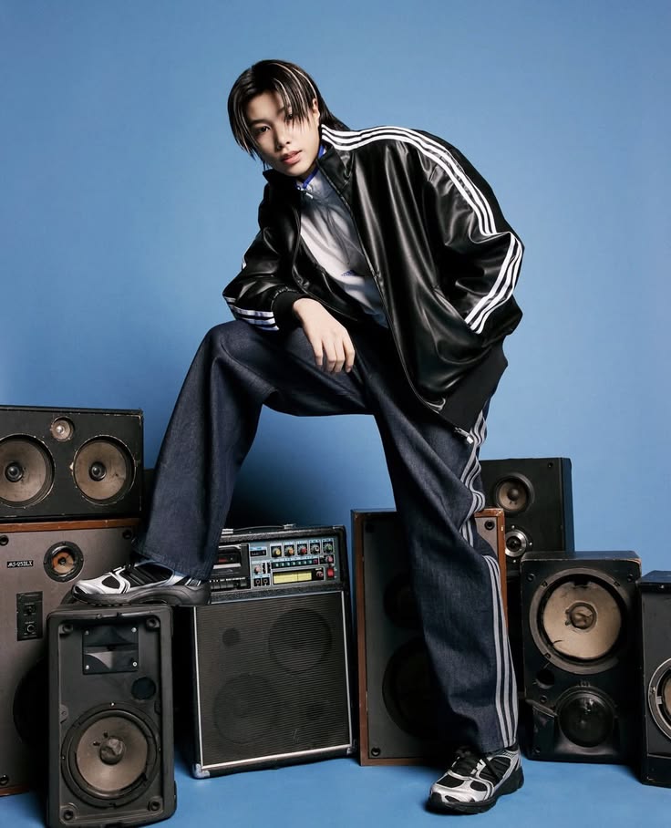 Louishours4sho's tweet image. Louis's legs 😃🦶  
#LOUIS #LNGSHOT #루이 #롱샷
then                                     and                            now