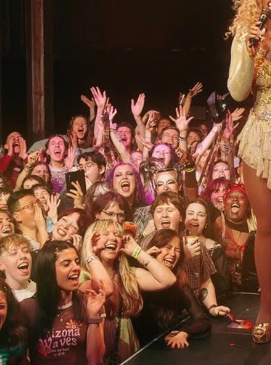 EMIL0U TOOT 🖤 Lesbians for Suzie Toot 🍒 tweet media