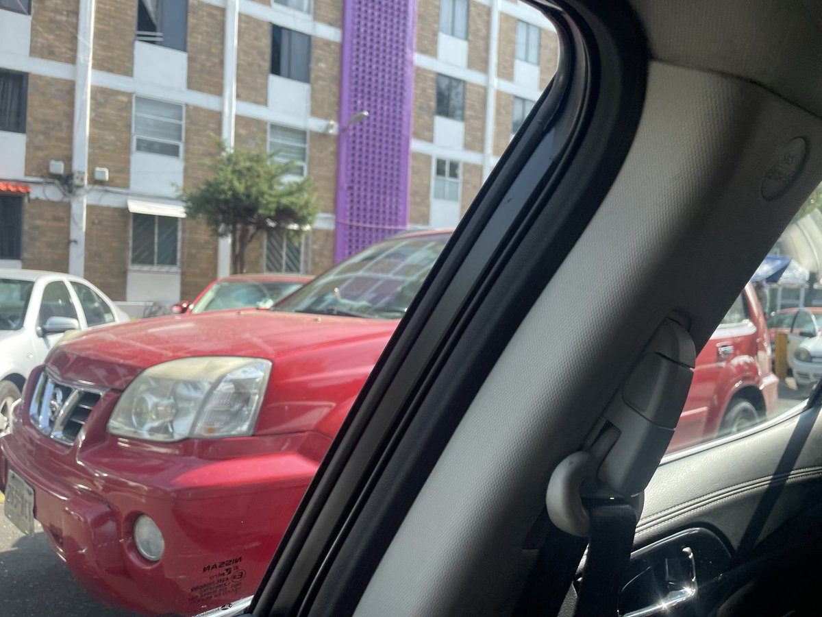 Wallce74's tweet photo. @BJAlcaldia_ 
@AccionesBJ 
Se está poniendo un tianguis todos los domingos en eje central 
Esquina cumbres dé acultzingo! 
Autos sobre la calle estorbando
Porfavor ayúdenos a verificar esta situación https://t.co/1bmQjQcKWy
