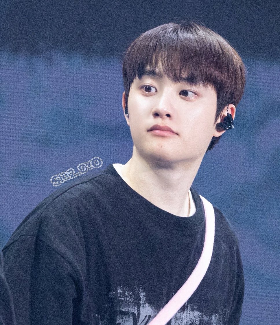 junmyeon said earlier that kyungsoo is an alien because he looks the same as the day when he debuted. of course kyungsoo denied it and said he's already 34 😆 but is he???!?