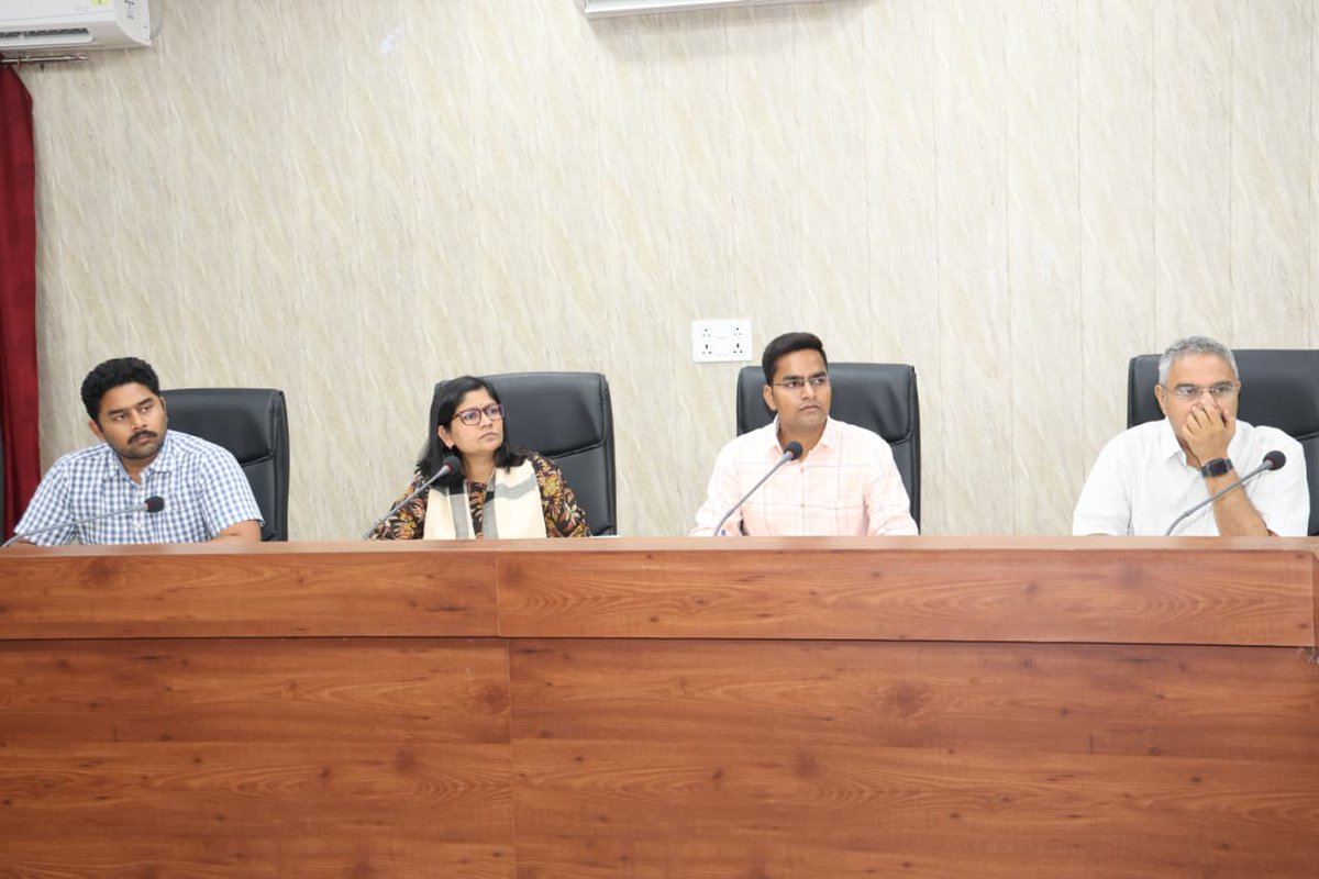 PROJSGwalior's tweet image. गर्मी के मौसम में किसी भी क्षेत्र में पेयजल की समस्या नहीं आना चाहिए 

बरसात से पूर्व नाला सफाई का कार्य अभियान के रूप में करें 

वायु सुधार कार्यक्रम के तहत कार्यों को प्राथमिकता से किया जाए 

कलेक्टर ने नगर निगम के अधिकारियों की बैठक में दिए निर्देश 
#gwalior 
#drinkingwater