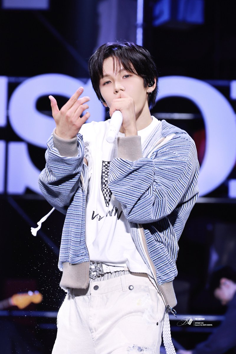 ᴊᴜɴᴇ. tweet media