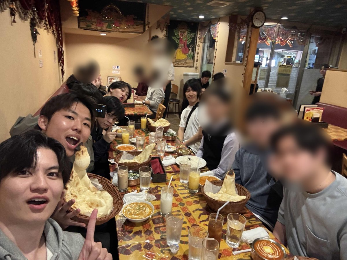handan_shinkan's tweet photo. 本日の練習体験も沢山の新入生に来て頂きました😊
参加してくれた皆さん、本当に有難うございます！

まだ来たことのないみなさんも、我が団の雰囲気の良さと身体で浴びる和音を体験してみてください✨️

楽譜を読めないという方も、たった1時間でこんなハーモニーを響かせられます🥰

 #春から阪大 https://t.co/1veLhHhWg7