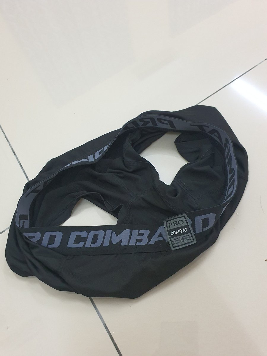 TengkuAzarul91's tweet photo. Pakai seharian duty pacak harini. Lembap masham tengittt kehkehkeh. Pakai loreng dgn Pro Combat ni ngam, sesuai tpi material dia macam senng masam sikit, lagi2 bila terkepit lama dlm loreng. Tp bau syahdu hihi. https://t.co/6PK1PPqHV6