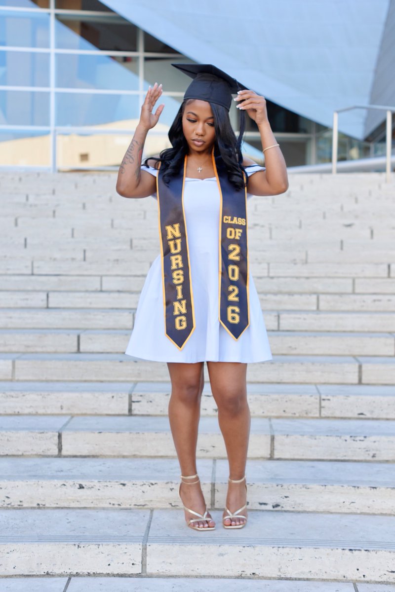 ciarajayyyy's tweet image. Quietly became her, Nurse C.🎓🩷
#classof2026