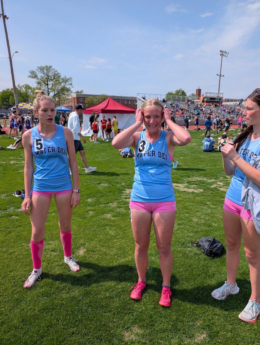 On the guys side
Reagan Woomer 🥇 in the 200 🥈 100
<a href="/hunterhochqb/">Hunter Hochbaum 2028 QB</a> 🥈 400 in a PR
We had a total of 8 PRs!

😁 BTW our athletes love our random pics when they're exhausted!