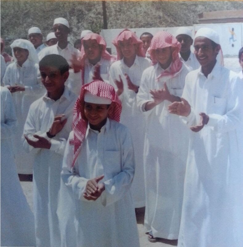 ArdadllM's tweet photo. @alw19791 @ashiq_almadi وهذه صورة لطلابي بمدرسة هوران بمحافظة المخواة قبل 30 سنة https://t.co/ATvLpvBqbR