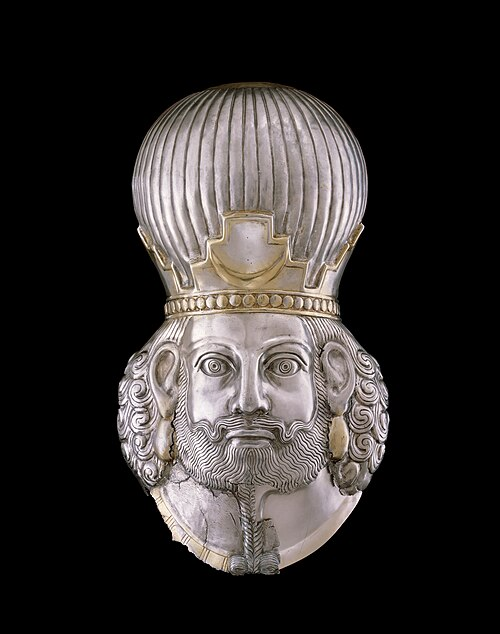 QmVirtual's tweet photo. Its etymology derives from the local word meaning 'Place of Dates'. A theory claims that the area may have been named after the mother of King Shapur II (in image) who ruled there between 309 - 379 AD. Another theory is that it comes from the Greek word for 'cove, bay'. Name it. https://t.co/GCpZFwQjAR