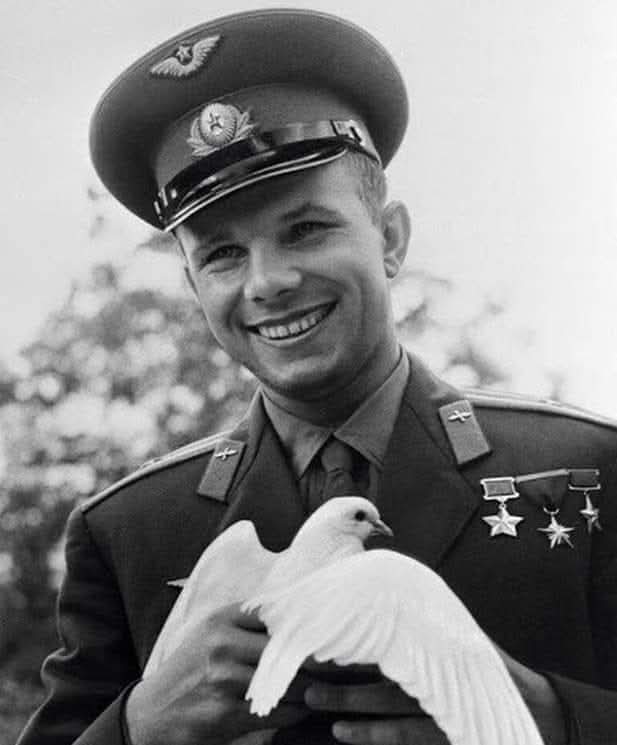 ODptss's tweet photo. Honrrar honrra sentencio nuestro Apóstol José Marti . El 12 de abril de 1961, el cosmonauta soviético Yuri Alekseyevich Gagarin se convierte en el primer ser humano en viajar al espacio 🚀🚀🚀
#SanctiSpíritusEnMarcha 
@DeivyPrezMartn1 https://t.co/DV4eUcGtDl