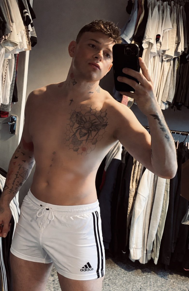 Ⓨⓞⓤⓡ ⓖⓤⓨ 😈 tweet media