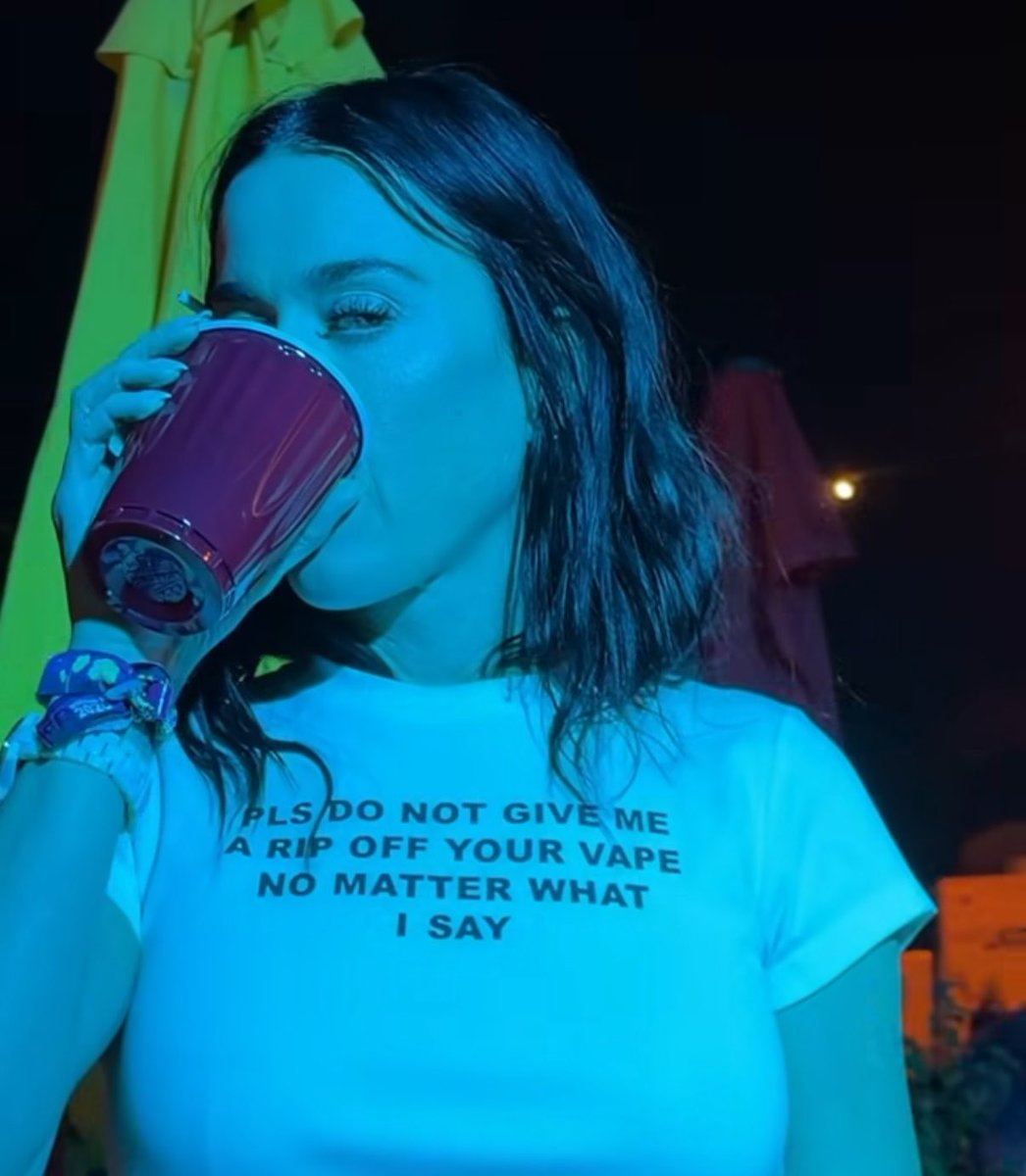 DylanEike's tweet photo. Her shirt is taking me tf out https://t.co/Q0GQPiI0XE