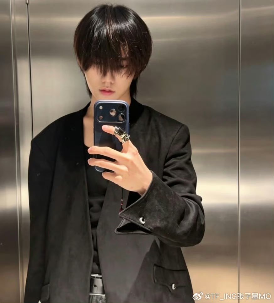 mnizimo's tweet photo. 这真的不是日本牛郎吗… https://t.co/BfVflpKeAf