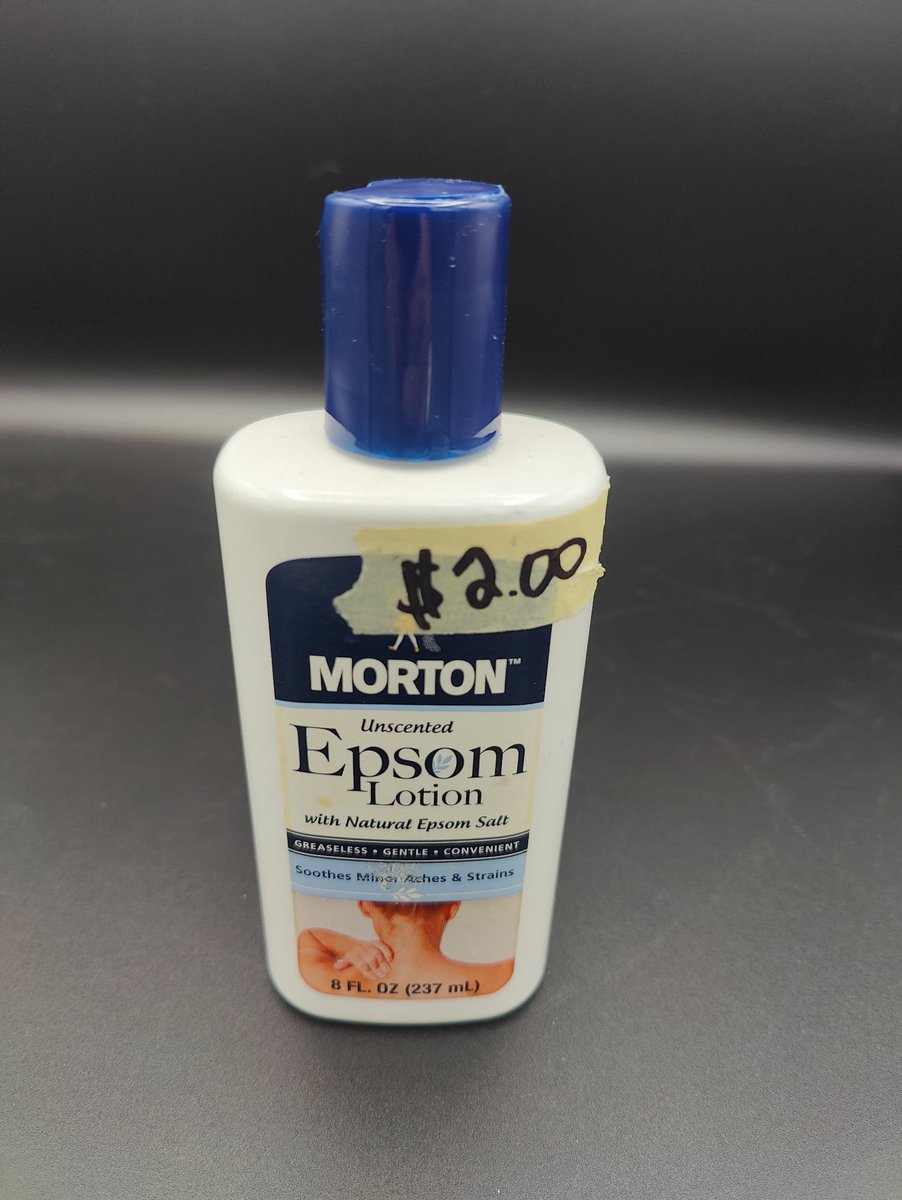FlippingFanatic's tweet photo. Knowledge is profit when you're at the yard sales. 

After looking through @ZachAltmyer tweets, I started checking out bathroom items and came across this bad boy. 

For only $2, why wouldn't you buy it?

👇 https://t.co/9tiuotb6h2