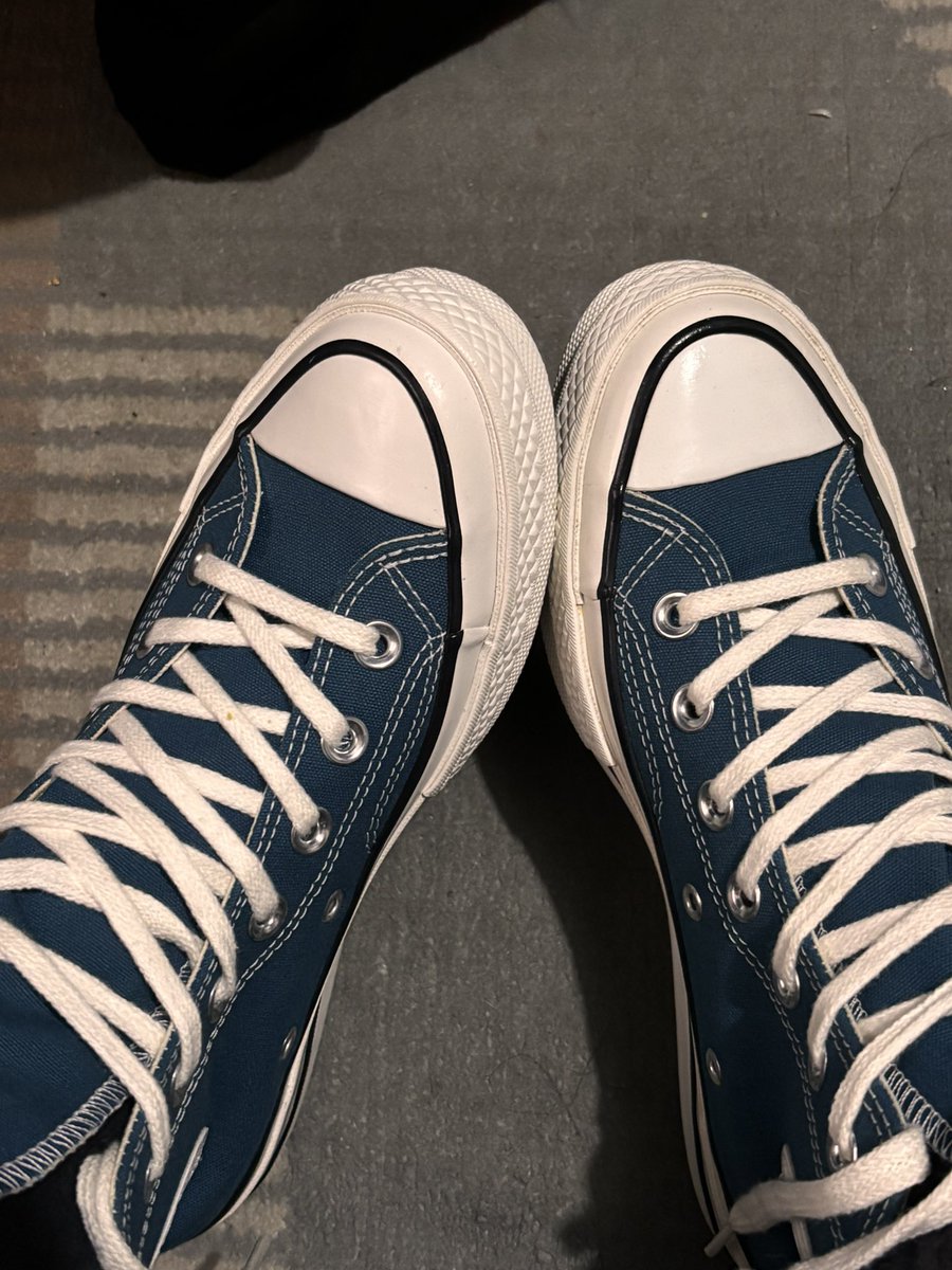 dead and liva tweet media