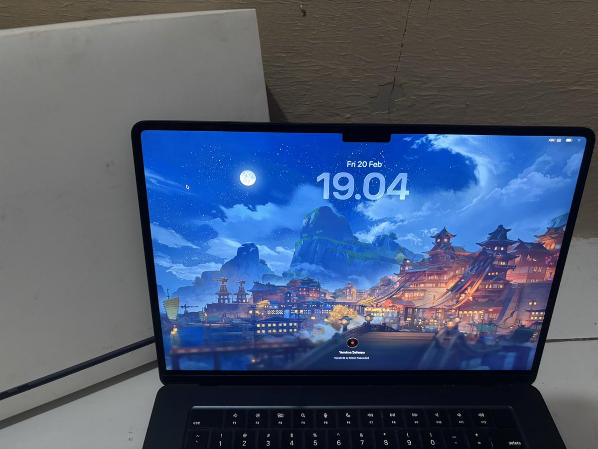 dumpernova's tweet photo. @yuxri_na Akuuu ada macbook air M2 512GB 15 inch, 12jt aja kak 🫰🏻 https://t.co/8lsuDznwMD