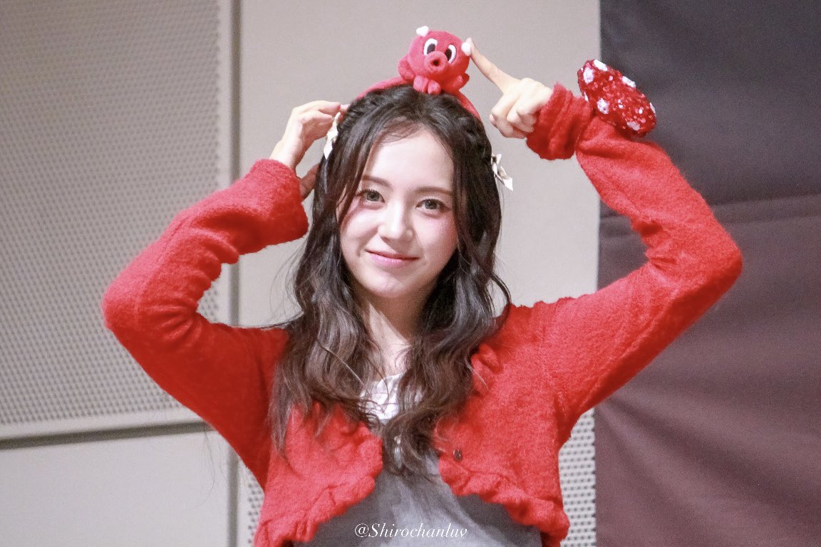 𝑚𝑜𝑚𝑜 tweet media