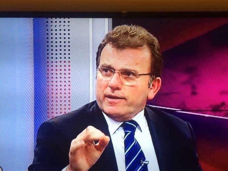 ÖNCE AHLAK!

Bir vatanı yok etmenin yolu birlik beraberlik ve önce vatan duygusunu yok etmekten geçer. 

Bu duyguyu yok etmenin yolu ise “Benim memurum işini bilir…”/“Fakir çalmasını bilmediği için fakirdir…” diyerek menfaat ve benlik duygusunu öne çıkarmak ve dolayısıyla