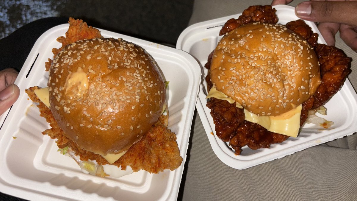 wasabigelato's tweet image. how am I only paying 250 rupees for this burger???