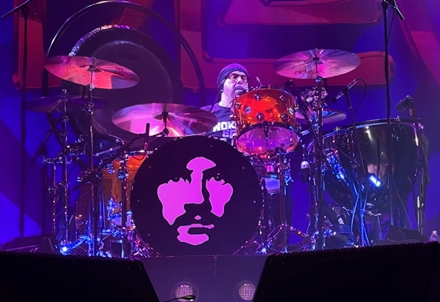 JASON BONHAM On Performing LED ZEPPELIN's Entire 'Physical Graffiti' Album: 'Fifteen Years Into Paying Homage To Dad, I Wanted A Challenge' blabbermouth.net/news/jason-bon…