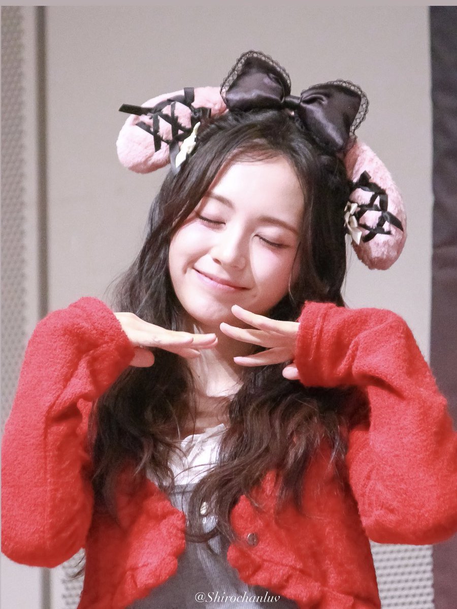 𝑚𝑜𝑚𝑜 tweet media