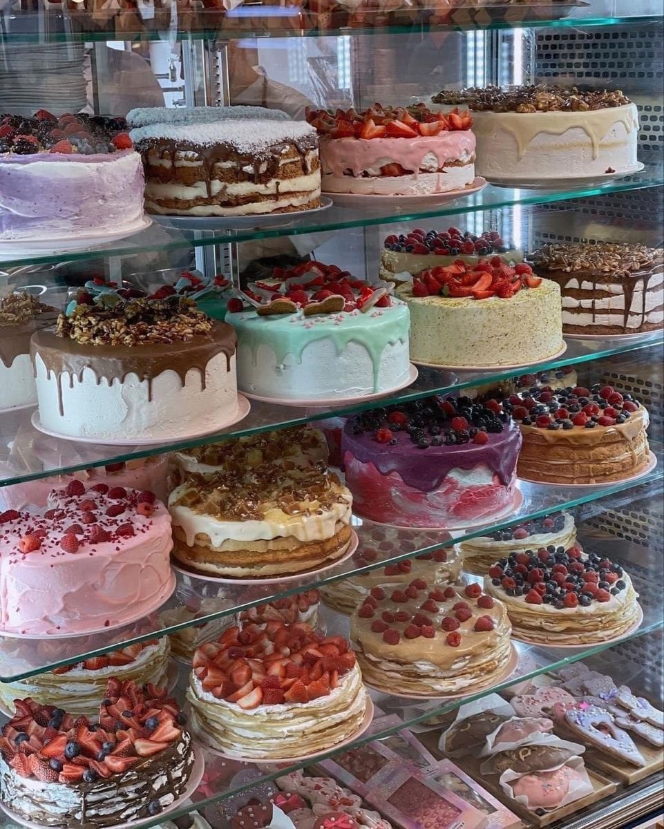 Oh to own a cake shop and sell aesthetic cakes like these