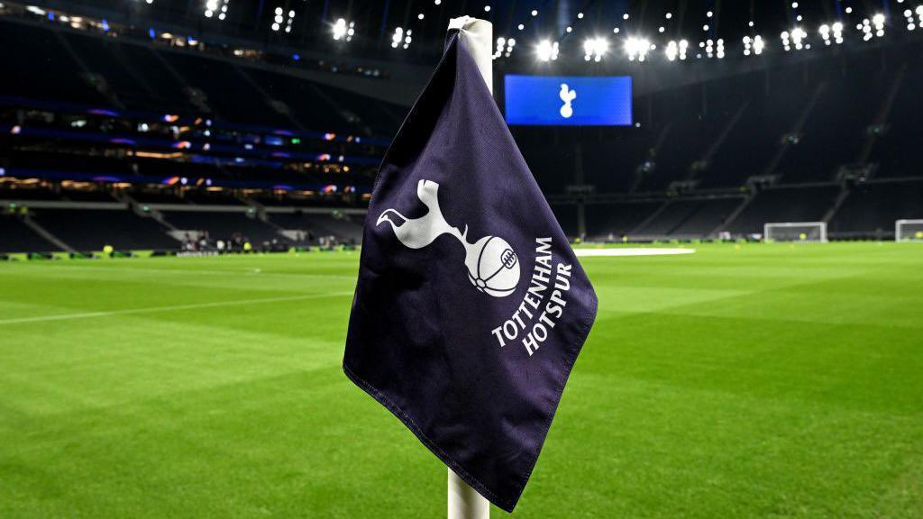 Official: Tottenham Hotspur have parted ways with manager Roberto De Zerbi . A turbulent run of form brings the curtain down, with the club thanking him for his efforts and confirming a new search is underway. Big decisions ahead in North London. ⚪️ #THFC