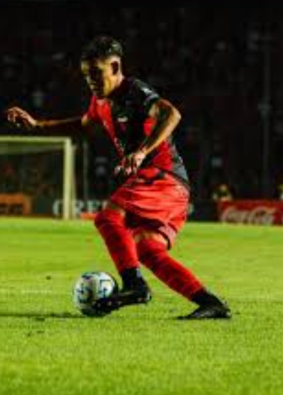Conrado Ibarra será titular ante Racing de Córdoba, el del barrio centenario le ganó la pulseada a Beltrán y Ezequiel Medrán lo manda a cancha.
Vamos COLÓN...