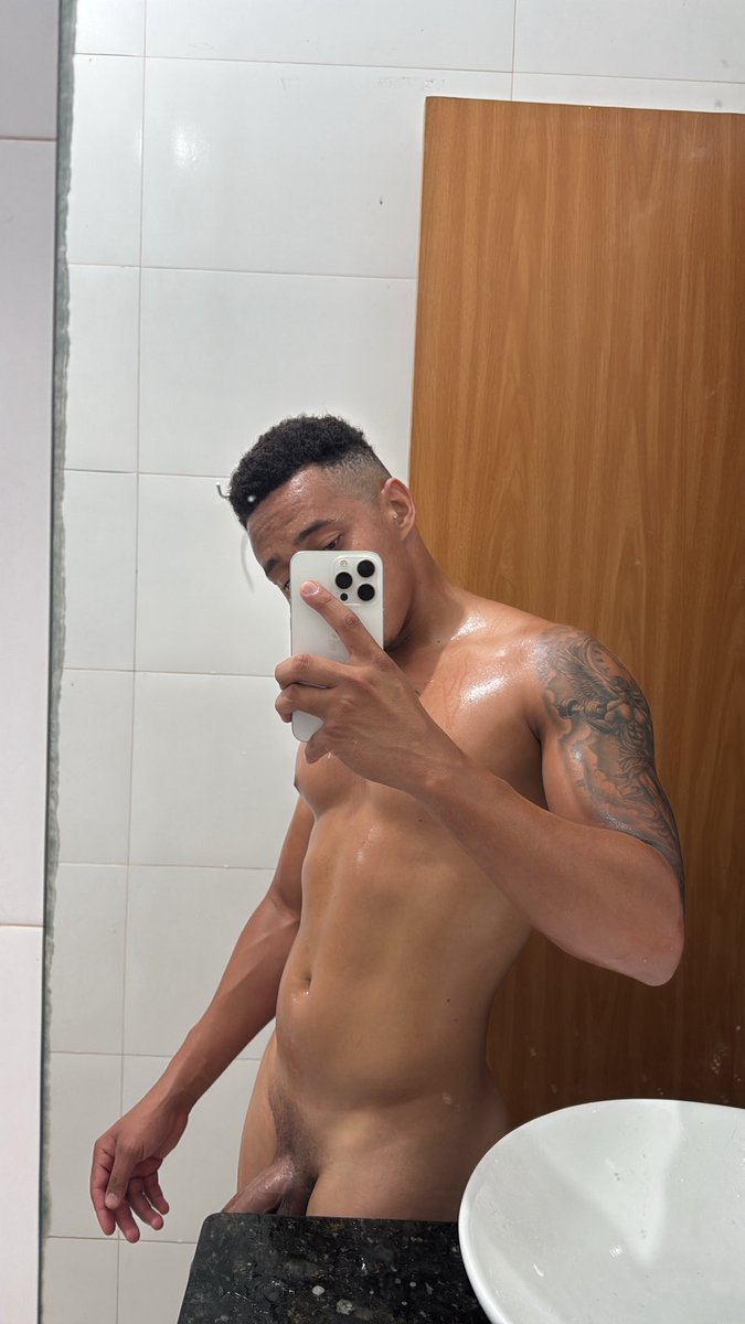 Vocês também ama passivo que deixa tu exausto??🥵

Do you also love passive that leaves you exhausted?? 🥵