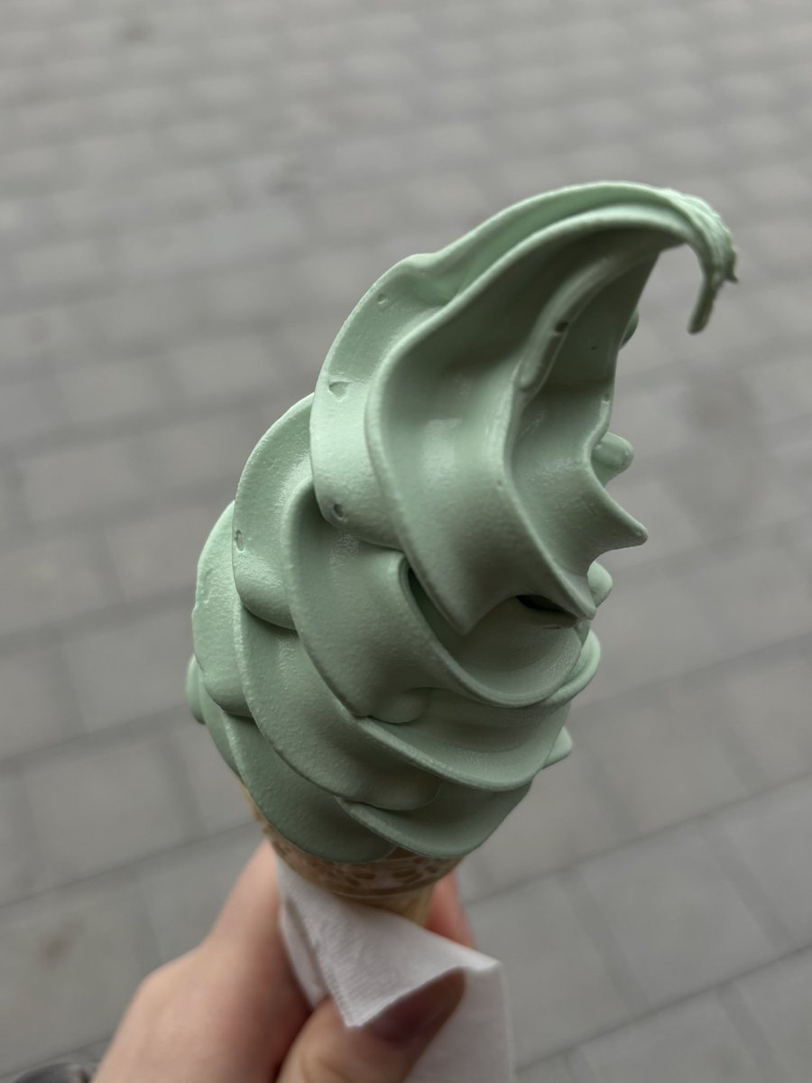 carrotlis's tweet photo. morning weight (gained cause I have been binging for the past few days), went out for lunch with my family cause it was my sister bday, didnt eat the whole thing, ate like 4 teaspoons of the second thing plus the cherry and pistachio ice cream

total around 1400 cals I think https://t.co/1HD7QgA6WL