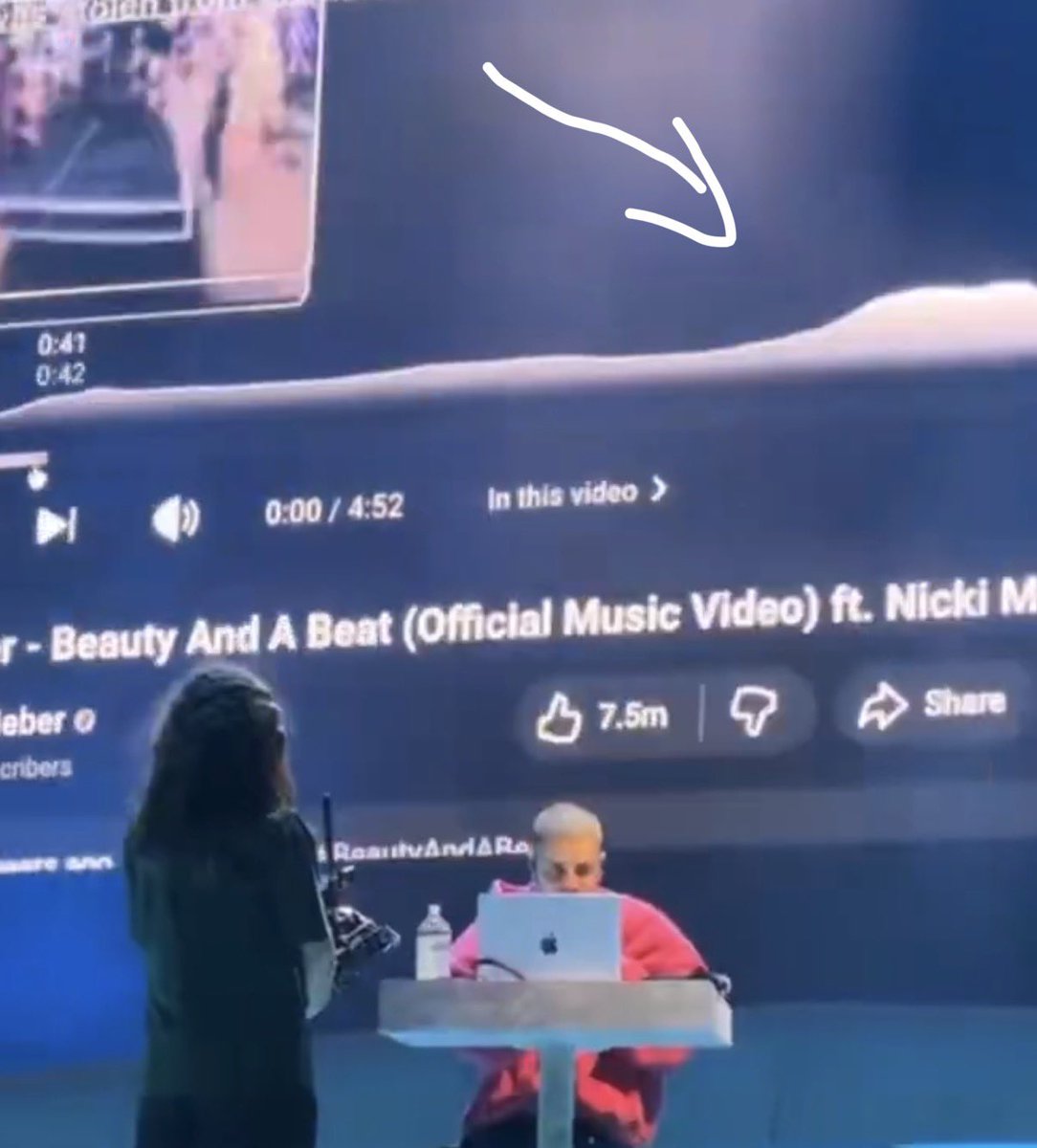 poppy 🦋 tweet media