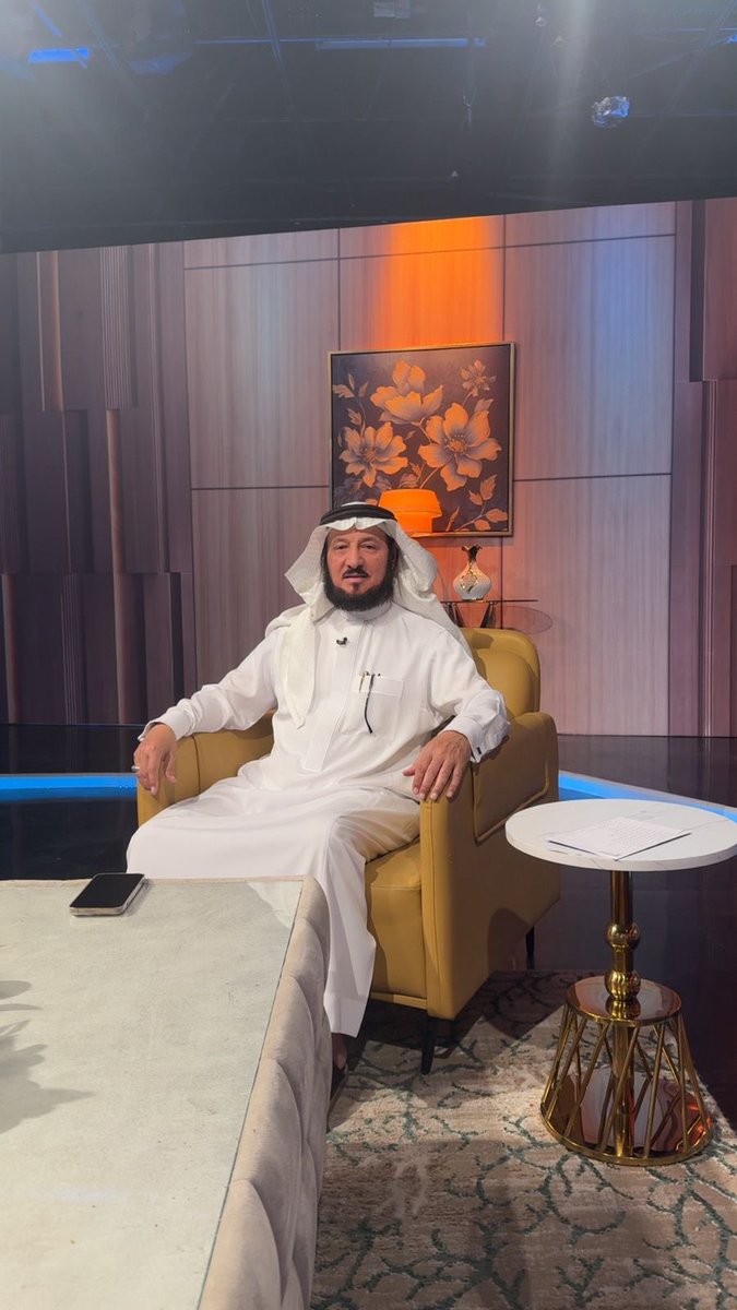 Dr_Ashmawi's tweet photo. في استديو برنامج #رحيق_الأدب
في #قناة_المجد 
@AlmajdChannels 
حيث سجلنا حلقات جديدة من البرنامج ،يحاورني فيها الابن
#طاهر_العشماوي_أبو_عبدالعزيز 
@taherashmawi 

،وسيبدأ عرضها كلّ يوم ثلاثاء بعد المغرب إن شاء الله- الحلقة القادمة عن شعر المعلقات ، لبيد بن ربيعة نموذجاً.
يشاركنا فيها الشاعر منصور الغامدي - أبو أسامة هاتفياً بقصيدة شعرية -إن شاء الله-

حياكم الله وبيّاكم.
#العشماوي🌿