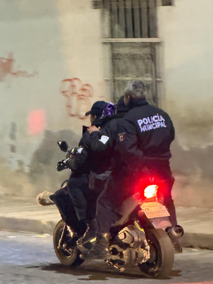 NewsSanmiguel's tweet image. #EJEMPLO.- 🔴 Para multar a un motociclista, hay que ponerse en su papel. Atentamente: LOS POLIS
😋🏍️🛵

#Operativos #FelizDomingo #Ejemplos