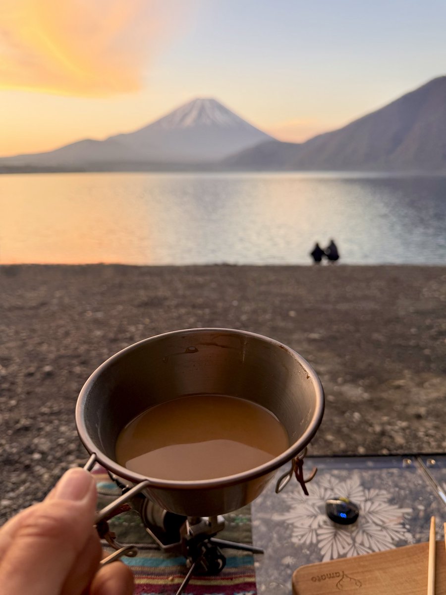 おはようございます🌞
今日も富士山パッカーン！
ただコーヒー飲んでるだけですが優勝🏅

もちょっとしたら撤収して下道トコトコ帰路につきます♪