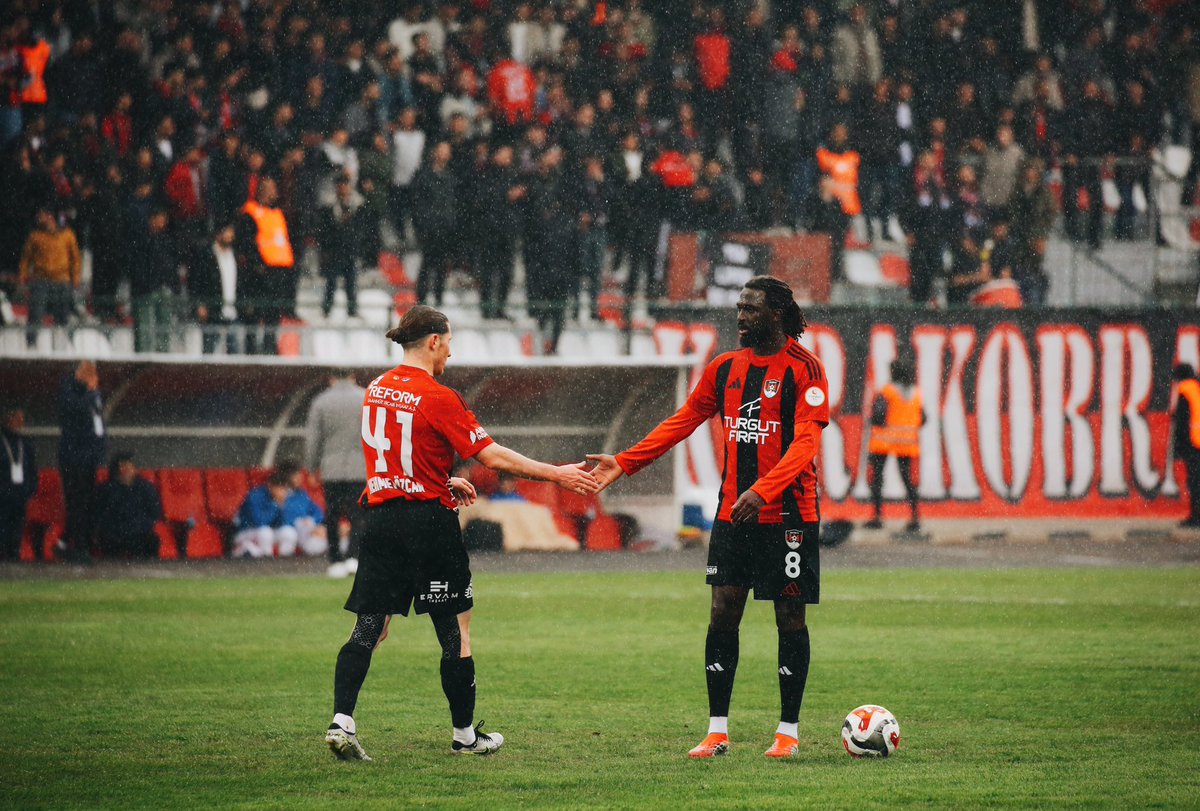 Ligin bitmesine 3 hafta kala Serikspor’un yenilmesiyle Vanspor FK ligde kalmayı garantiledi.